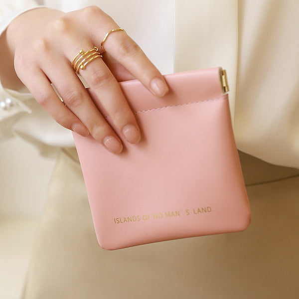 Key storage bag with automatic closure, light luxury and simple cosmetic bag, portable storage bag with elastic piece closure, mini bag