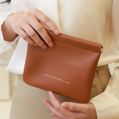 Key storage bag with automatic closure, light luxury and simple cosmetic bag, portable storage bag with elastic piece closure, mini bag
