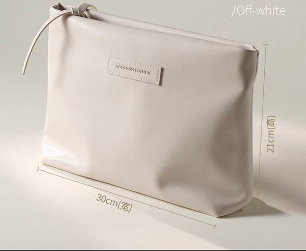 Lightweight makeup storage bag